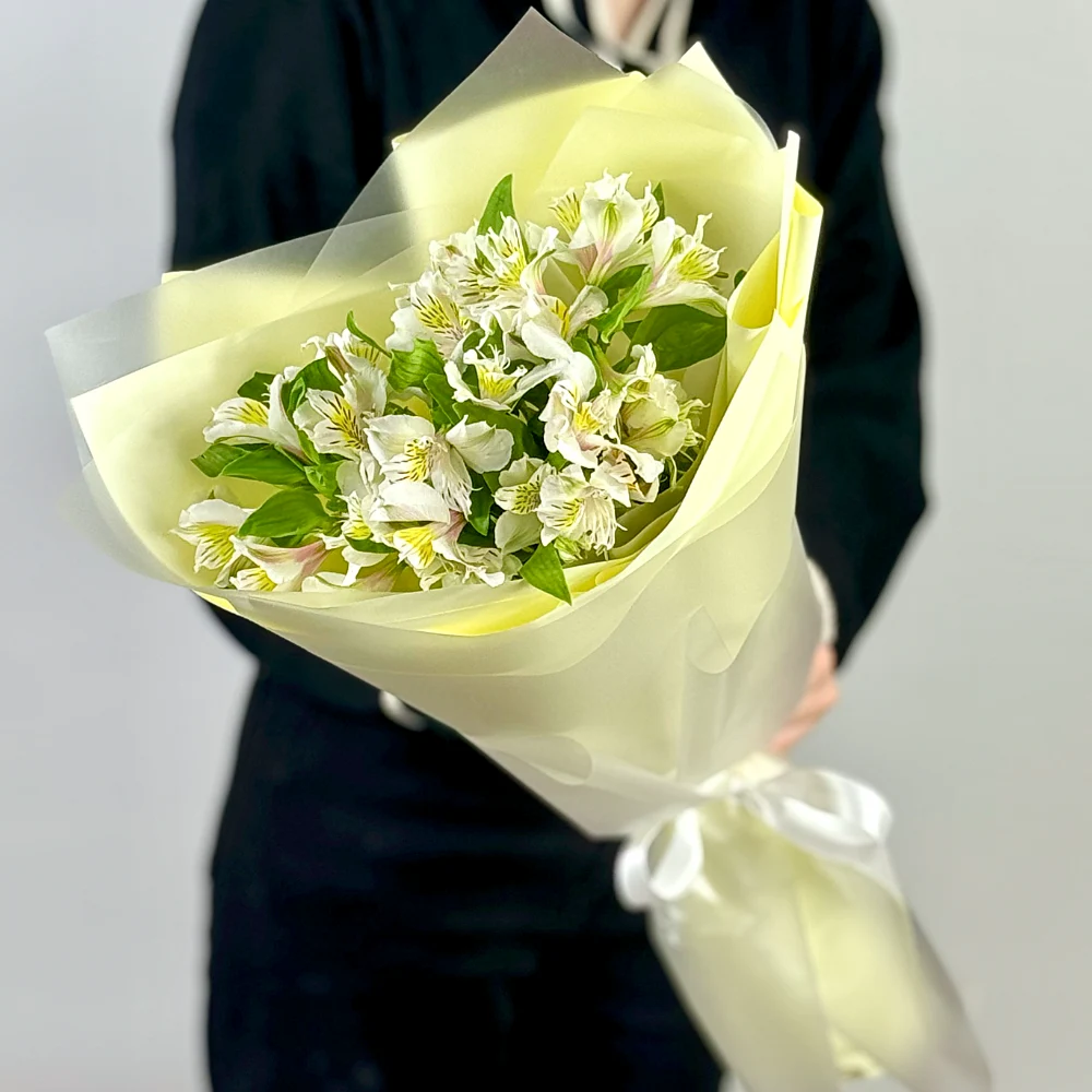 Букет из 9 белых альстромерий